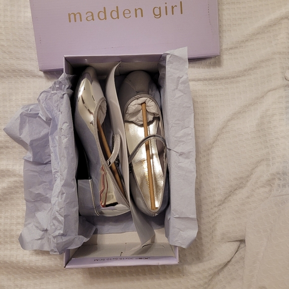 Tutuu Block-Heel Mary Jane Flats - Silver Mirror Metallic - Picture 8 of 11